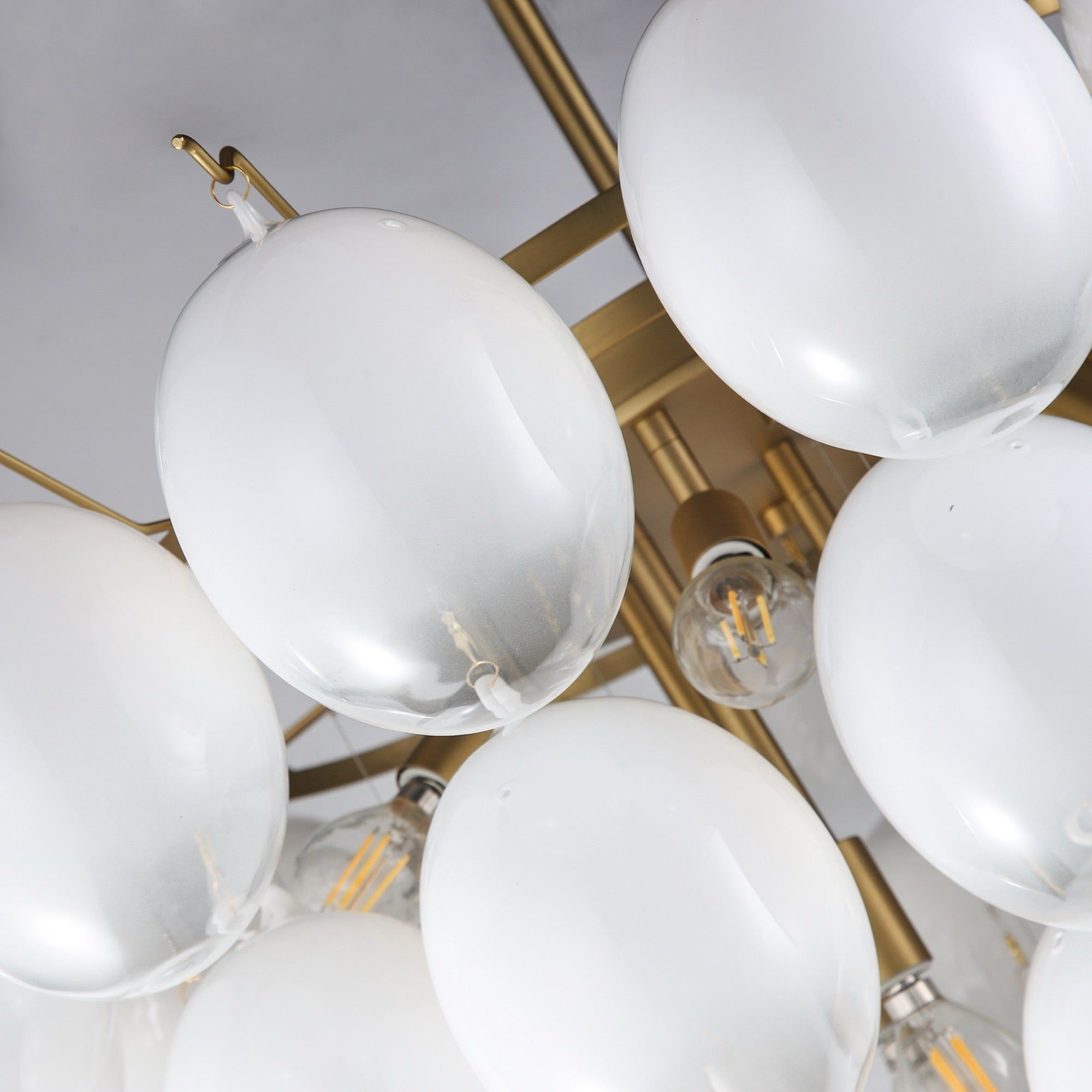 Globo 13-Light Chandelier