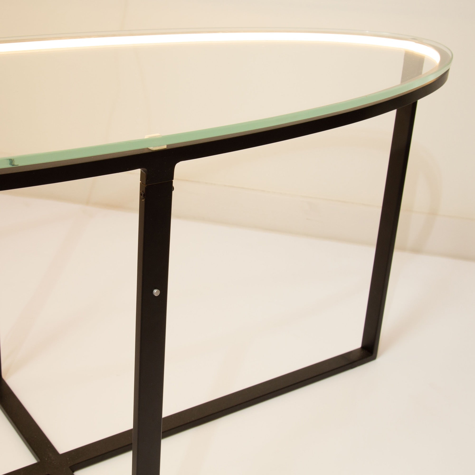 Tavola 9W LED Oval Table