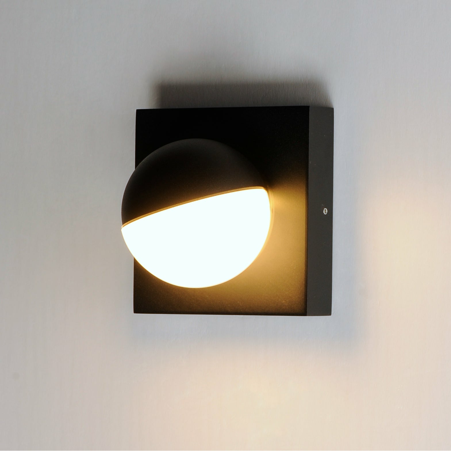 Alumilux Majik LED Outdoor Wall Light